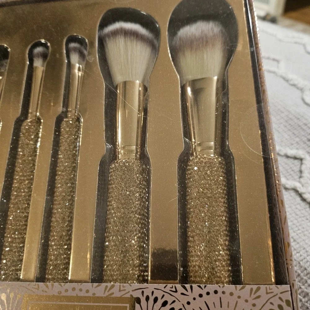 Vince Camuto Rose Gold Sparkly 5 Piece Makeup Brush Set. New. Good Size Handles